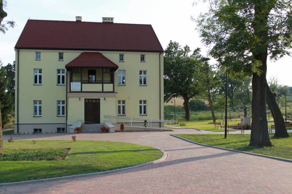 Dwór w Łukowie Śląskim
